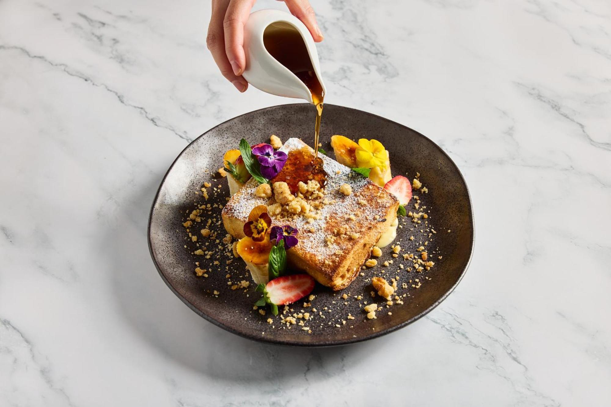 The Fullerton Hotel Sydney Esterno foto Maple syrup being poured over a plate of French toast